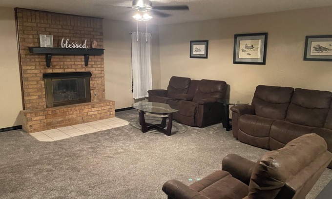 Weatherford Maison | Family-sized home in quiet neighborhood in Weatherford, OK