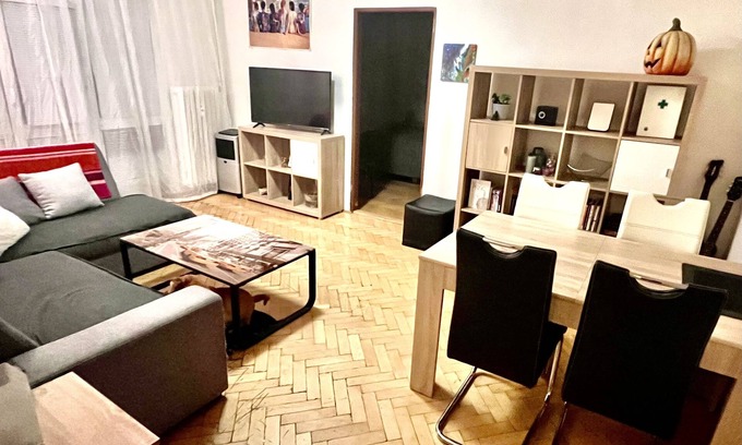 Ceske Budejovice Appartement | Family sized, pet friendly apartment, 10 min walking to the city centre.