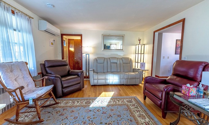Middletown Maison | Family Stays: Middletown, CT