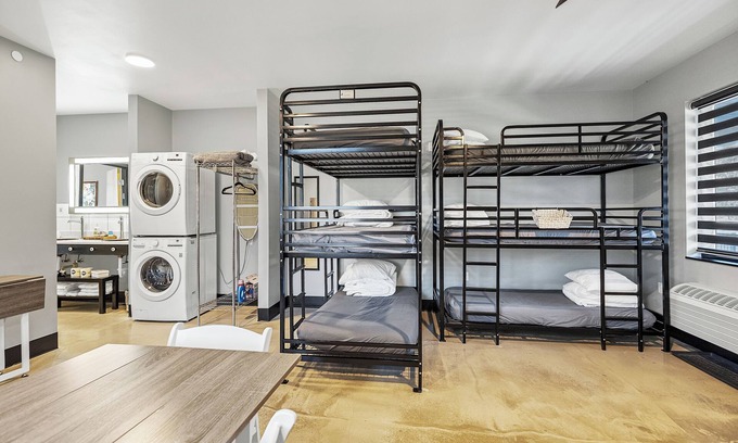 Pacific Hôtel | Family suite with full kitchen and laundry on the second floor of The Landing Hub Boutique Hotel