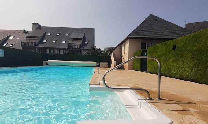 Touques Appartement | T2 familial avec piscine et jardin à Touques