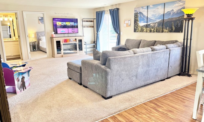 Monument Maison | Family Time Suite-Beauty Parlor, PlayRoom, Hot Tub, Pool, Yard, Fire pit, Grill