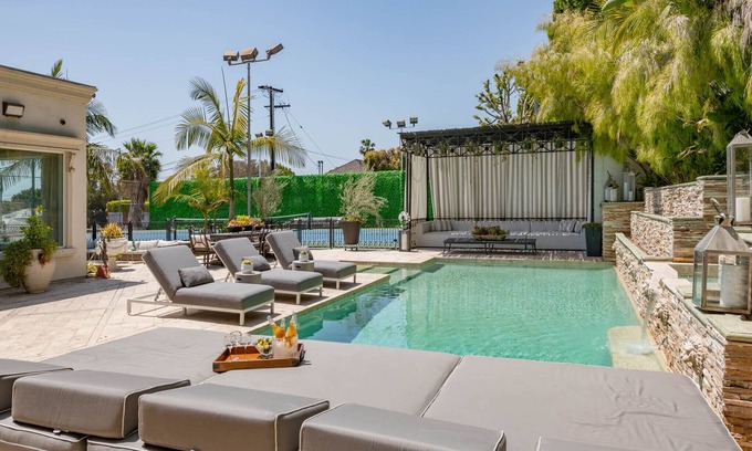 The Flats Maison | Rêve de vacances en famille: Maison / court de tennis à accès privé Une promenade vers Rodeo Dr