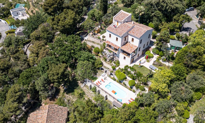 Gairaut Villa | Family villa in Nice – Stunning view, pool and outdoor games