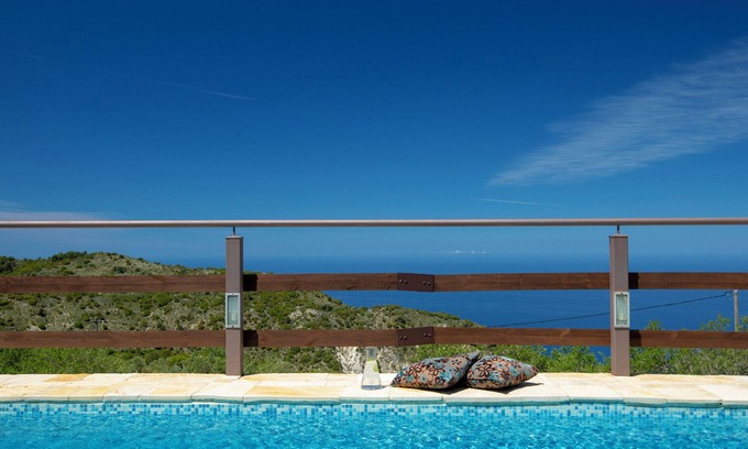 Lefkas Villa | Villa familiale Terina près des belles plages de l'île avec piscine privée!