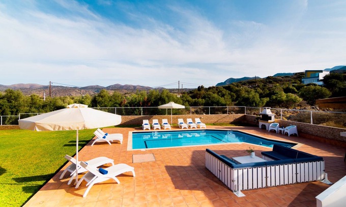 Milatos Villa | Villa de luxe avec piscine privée, grand jardin, vue sur la mer, Crète