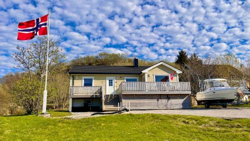 Stamsund Appartement | Familyfriendly-modern, in the fishingtown Stamsund, with Sauna and Jacuzzi