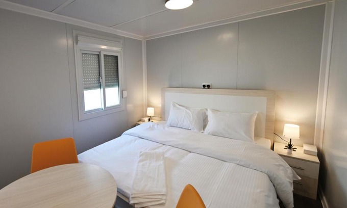 Doha Lit Et Petit-Déjeuner | Fan Village Cabins Free Zone