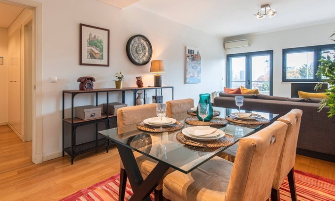 Olivais Appartement | Fancy Apartment W/Metro at Doorstep by LovelyStay