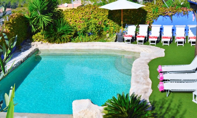 Sant Pere de Ribes Villa | Fantastic Villa 5 minutes from Sitges!! 19 SLEEPERS, wifi, swimming pool