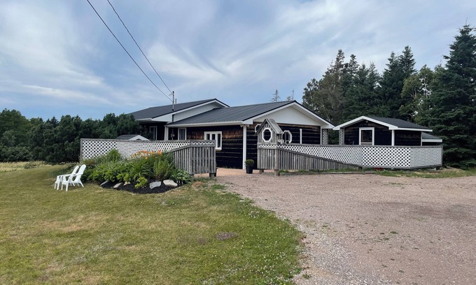 Oyster Bed Maison | Fantastic 2-bedroom house with AC in charming North Shore PEI