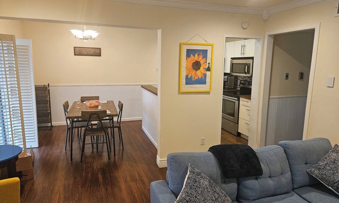 Northeast Dallas Copropriété | Fantastic 2-bedroom condo with AC in vibrant Dallas by SMU.