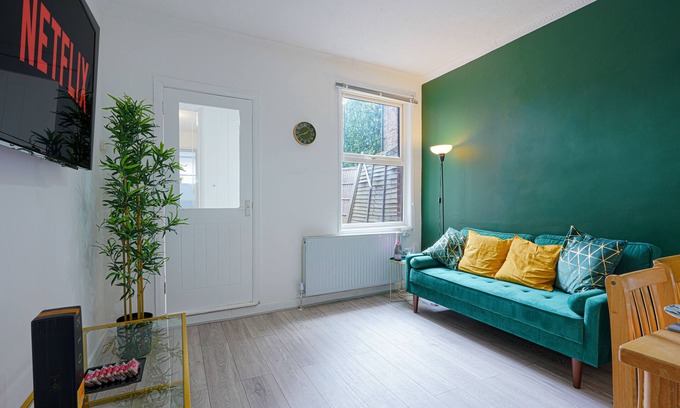 Luton Maison | Fantastic 5 Bedroom House