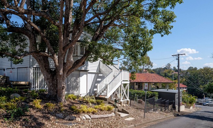 Toowong Maison | Une base fantastique pour des réunions d'affaires, des dîners ou des réunions de famille!