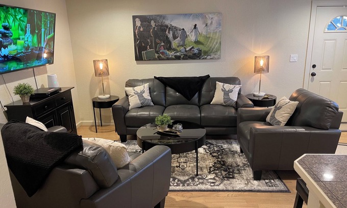 Berkley Maison | NOUVELLE LISTE ♥ Duplex de 2 chambres à distance de marche de la gare de train léger sur rail