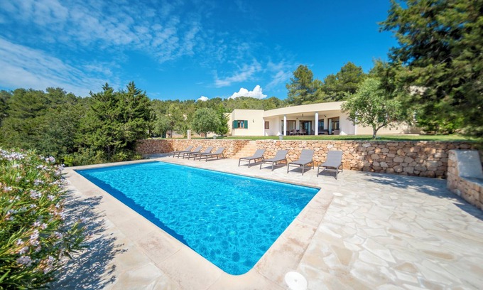 Sant Josep de sa Talaia Villa | Propriété de rêve avec vue sur les montagnes, piscine et Wi-Fi - animaux domestiques acceptés, places de parking à disposition