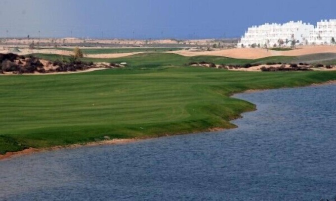 Alhama de Murcia Appartement | Fantastic lakeside Island wifi enabled apartment with golf and mountain views
