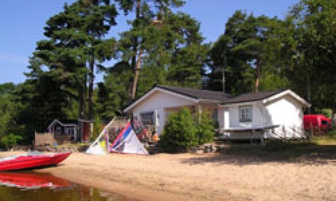 Orby Maison | Fantastic location at the beach of the lake Öresjö