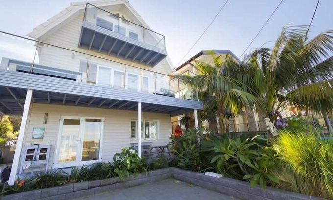 North Curl Curl Maison | Fantastique maison de plage moderne avec une vue sensationnelle sur l'océan et une grande piscine creusée