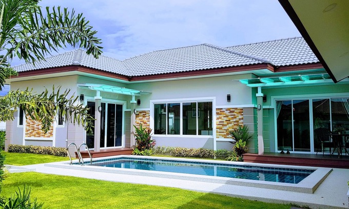Huai Yai Villa | Fantastique nouvelle villa avec piscine privée à Pattaya, 3 lits doubles avec domotique!