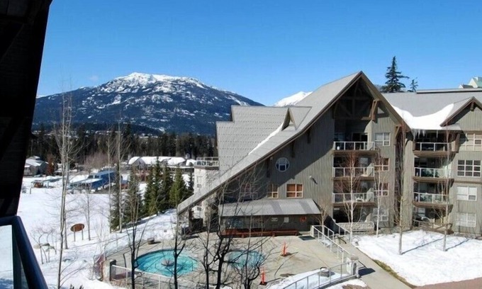 Upper Village Copropriété | Fantastique Ski In / Out Lieu, 3 Hot Tubs, piscine, ski de voiturier