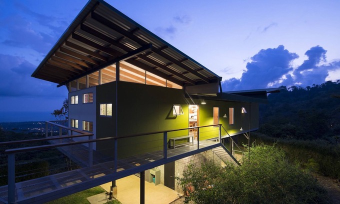 Ballena Villa | Vue fantastique de la queue de baleine, villa privée et moderne avec accès à la piscine et à la rivière