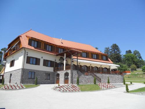 Comiat Hôtel | Farkas Panzió