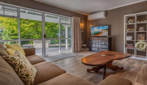 Pukehangi Maison | Farm Homestead just 10min from the City