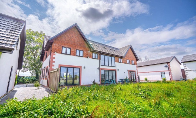 Stafford Autre | Farm House for Large groups: 8 bedrooms & 7 baths