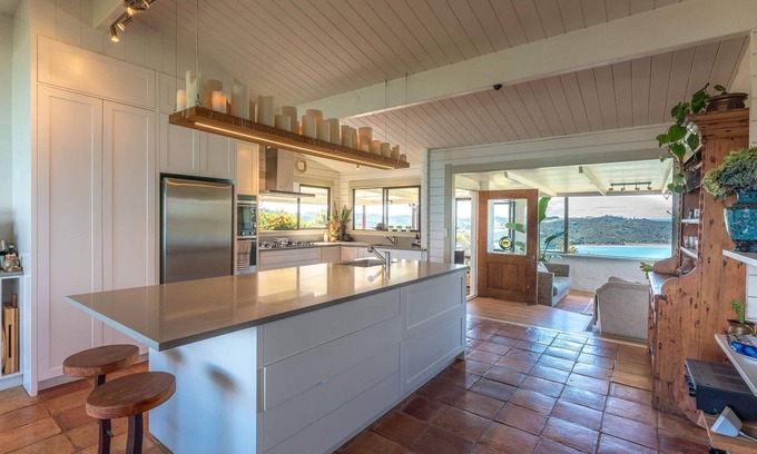 Waiheke Island Autre | Farm house with 360 degree views over the Hauraki Gulf ..