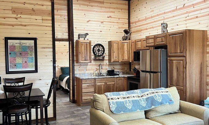 Winfred Maison | Farm Stay Close to I-90 and Sioux Falls. Hunting dogs allowed for extra fee