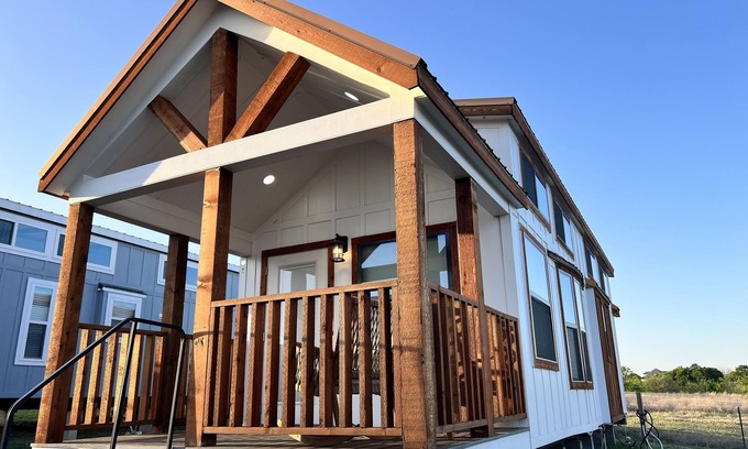 Hutto Cottage | Farm Stay in a Tiny House on the Farm . Entire space