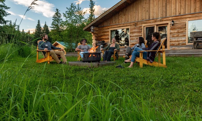 Canim Lake Cabine | Farm Stay in Bear Cabin at beautiful Kayanara - NEW