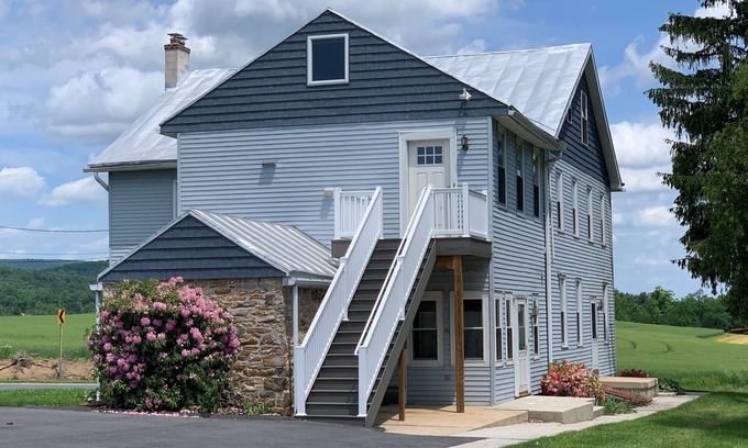 Jonestown Maison | Farm View -- perfect for families
