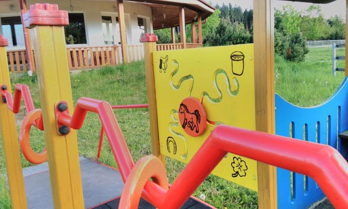 Morasice Maison | Farma Slunečný Dvůr apartmány a family stany střecha pod střechou