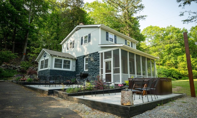 Newton Autre | Farmhouse 1903 Renovated w Pond and Stream on Kittatiny Park