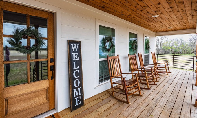 Waco Maison | Farmhouse Charm - Waco/Magnolia/Baylor
