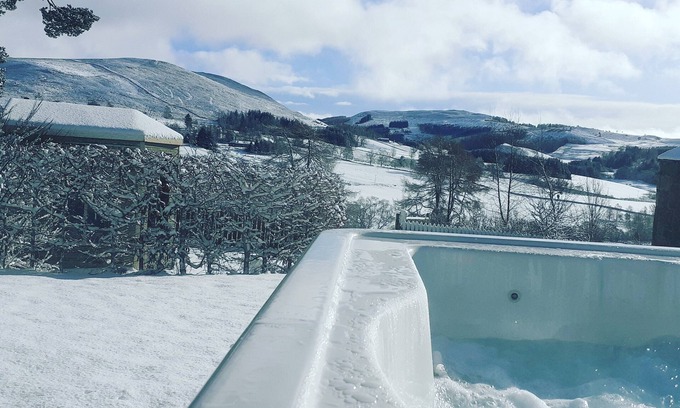 Blairgowrie Maison | Ferme @ Dalnoid avec bain à remous, poêles à bois, Aga, animaux acceptés, grand jardin