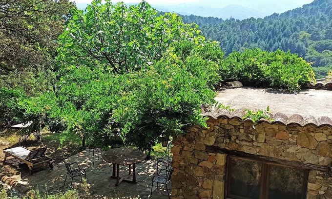 Sainte-Croix-de-Caderle Autre | Farmhouse in the heart of nature, close to rivers, hiking trails and attractions.