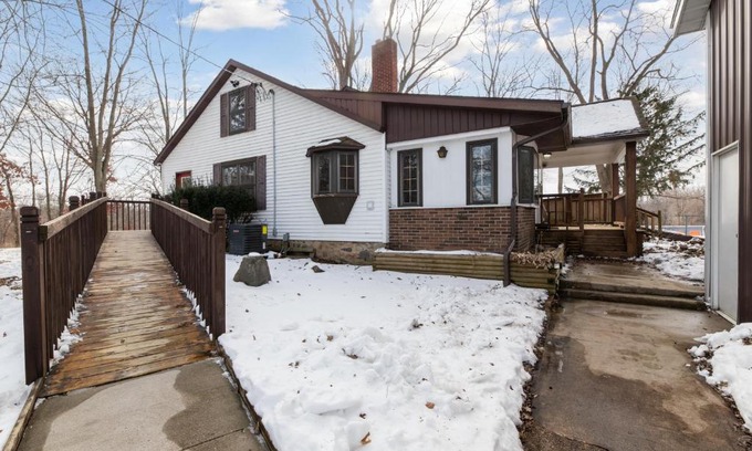 East Leroy Maison | Farmhouse in Battle Creek whit hub tube