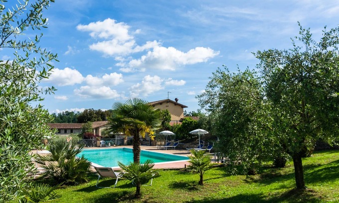 Ramazzano Maison | Farmhouse in Perugia with Hot Tub, Swimming Pool, Garden, BBQ