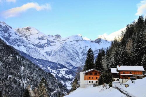 Tobadill Appartement | Farmhouse in Tobadill with Mountain Views