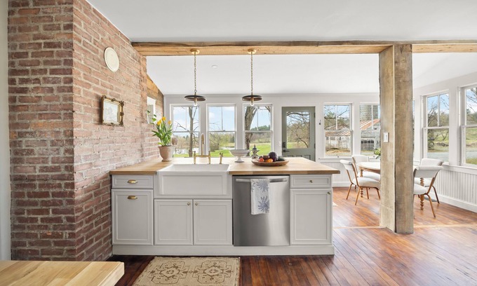 Valatie Autre | Farmhouse Retreat, Outdoor Dining/Fire-Pit, Fast Wifi, Golf & 3-Acre Privacy