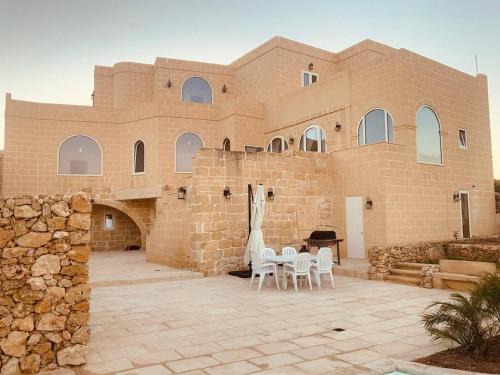 Birbuba Villa | Farmhouse Villa in Gozo with large pool & garden
