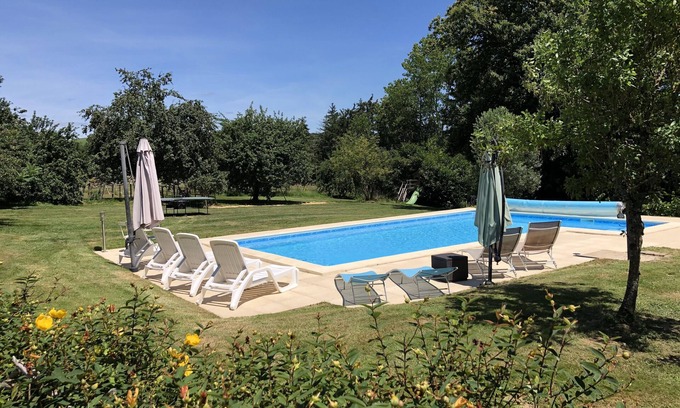 Saint-Paul-la-Roche Maison | Ferme avec usage exclusif de piscine privée et chauffée dans un endroit paisible et rural