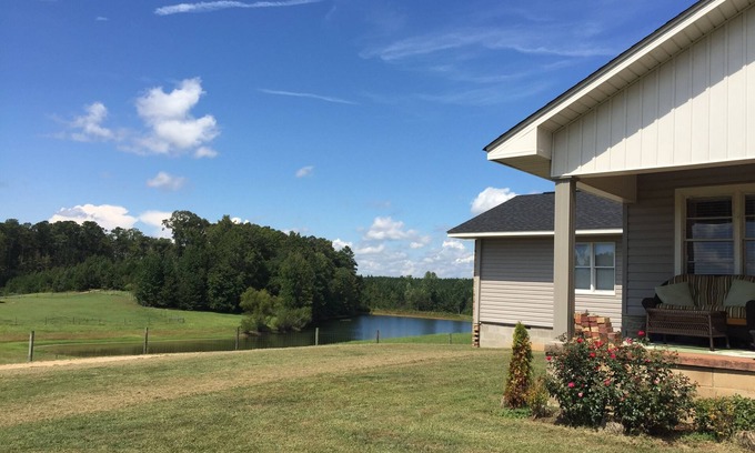 Elrod Autre | Farmhouse with private lake