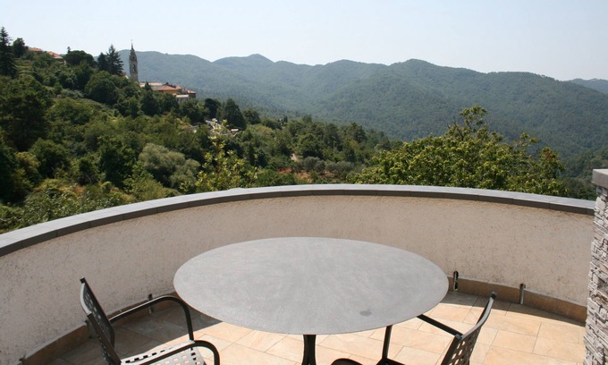 Velva Villa | aperçu ligure fascinant, loin du chaos et à proximité des perles de la Riviera