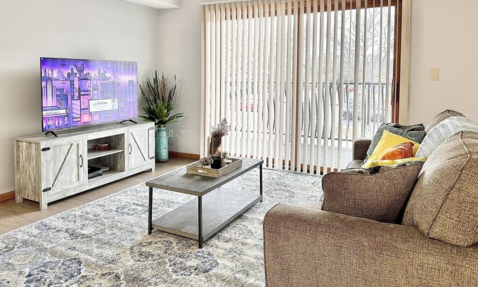 Hickory Hills Appartement | Fast Wi-Fi/4KTV/Free parking/Comfy beds/Getaway