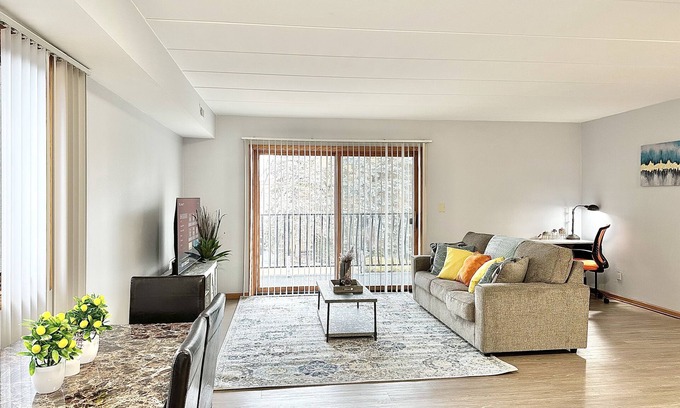 Hickory Hills Appartement | Fast Wi-Fi/4KTV/Free parking/Comfy beds/Getaway