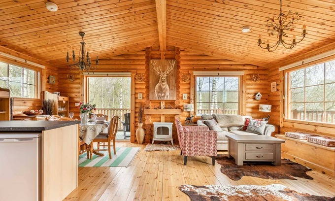 Norwich Cabine | Fat Rascals Retreat | Stunning Secluded Lakeside Lodge with free fishing on site!